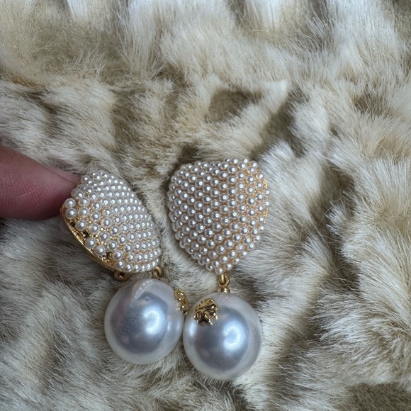 Tory Burch Elegant Pearl Heart Drop Clip on Earrings - Picture 1 of 10